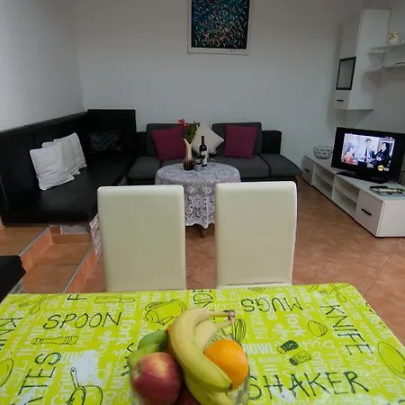 Tomic A-5 Apartmán *
