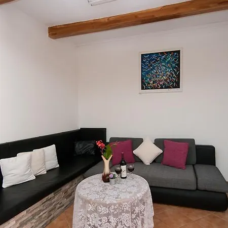 Tomic A-5 Apartmán Lovran