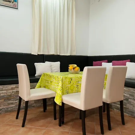 Tomic A-5 Apartmán