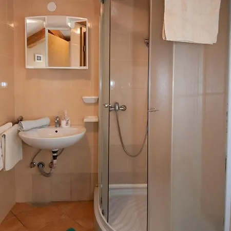 Tomic A-5 Apartmán *