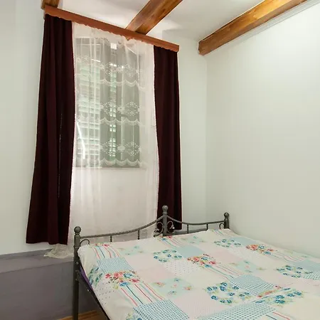 Tomic A-5 Apartmán