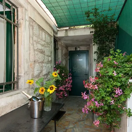 Tomic A-5 Apartment